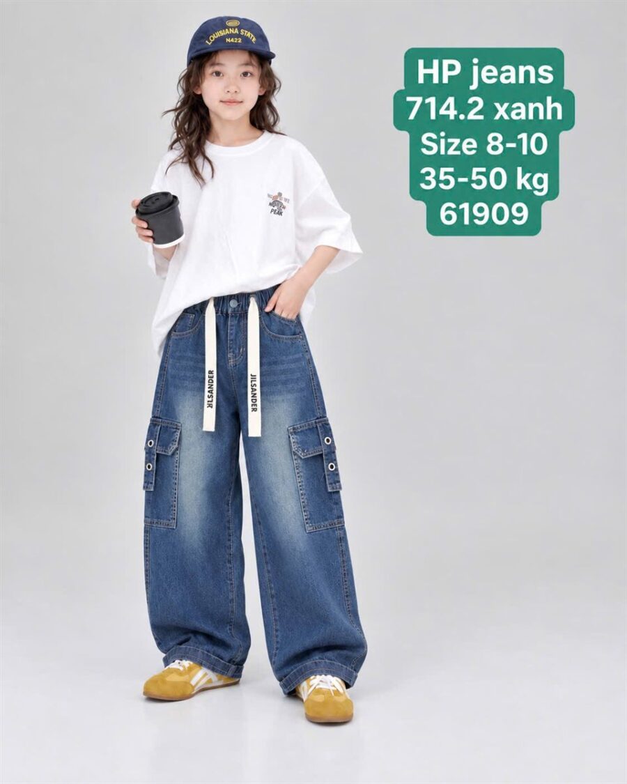 Quần Bò Cargo Túi Hộp Bé Gái Màu Xanh Cạp Chun Dây Rút Chữ X 714.2 màu Xanh Jean cho bé 8–10 tuổi (35–50 kg) - Ảnh đại diện người mẫu mặc thực tế